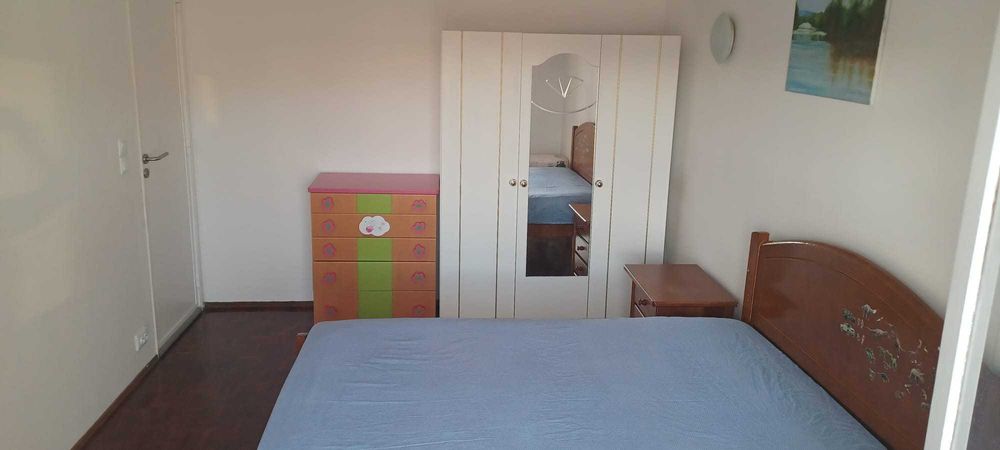 Quarto Espaçoso para ARRENDAR - CASAL