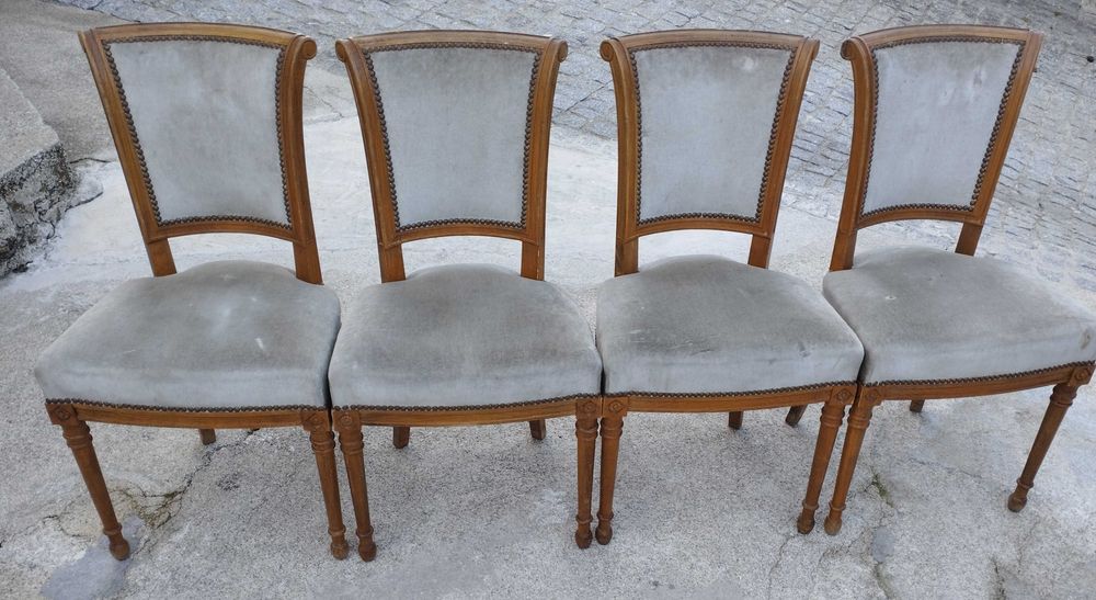 Conjunto de quatro cadeiras de jantar ou cozinha em bom estado