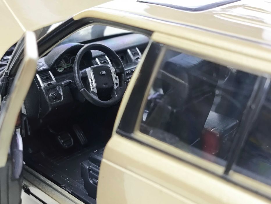 Модель Range Rover Sport 1/18 Bburago