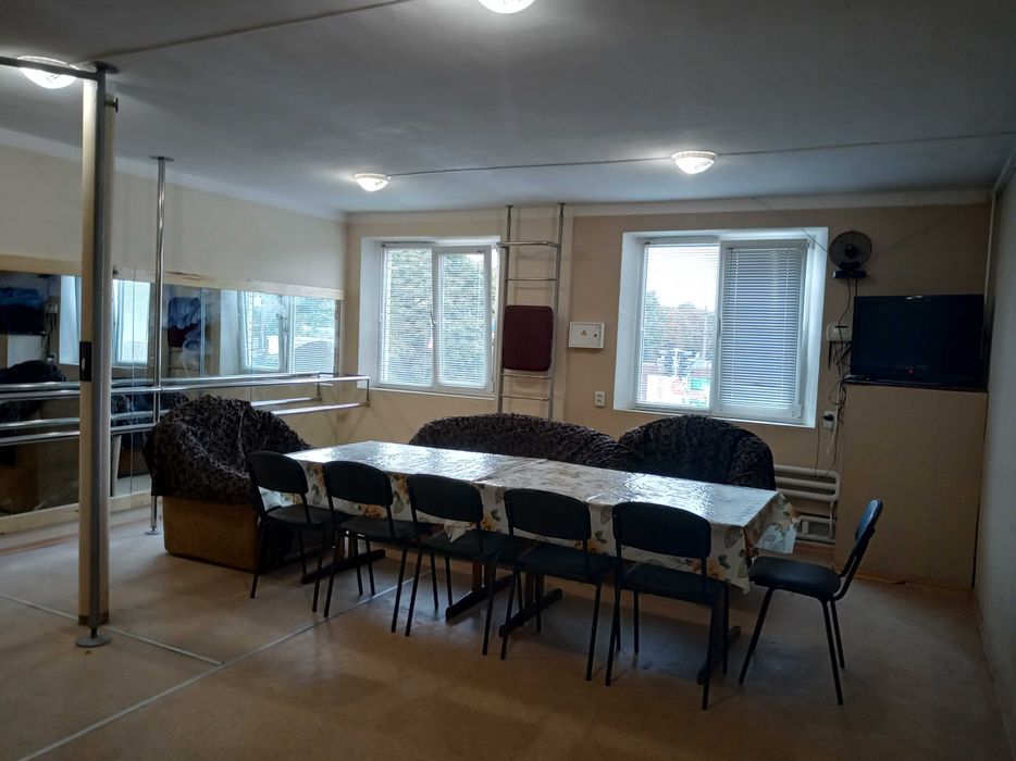 Будинок , центр  , р-н ЧНУ., для відпочинку  та  свят