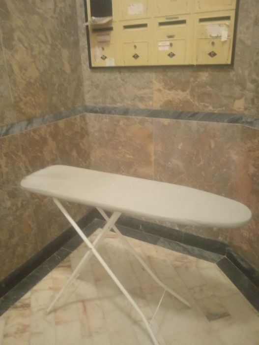 Três tábuas de passar a ferro em bom estado