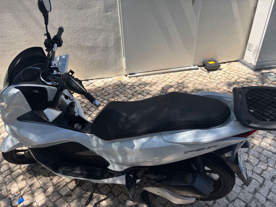 Motocicleta pcx branca