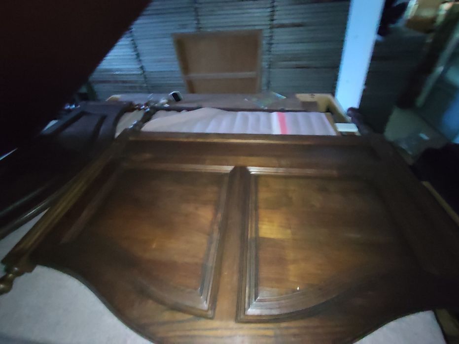 Mobilia em Castanho Maciço