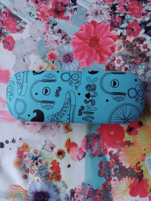 Стильний футляр для окулярів