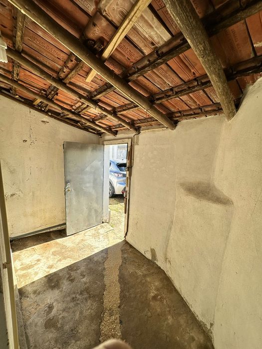 ARRENDAMENTO | Armazém / Garagem – 87 m² | Barro, Torres Vedras