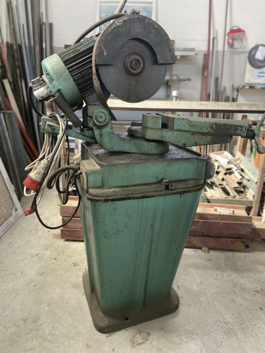 Maquina de cortar ferro