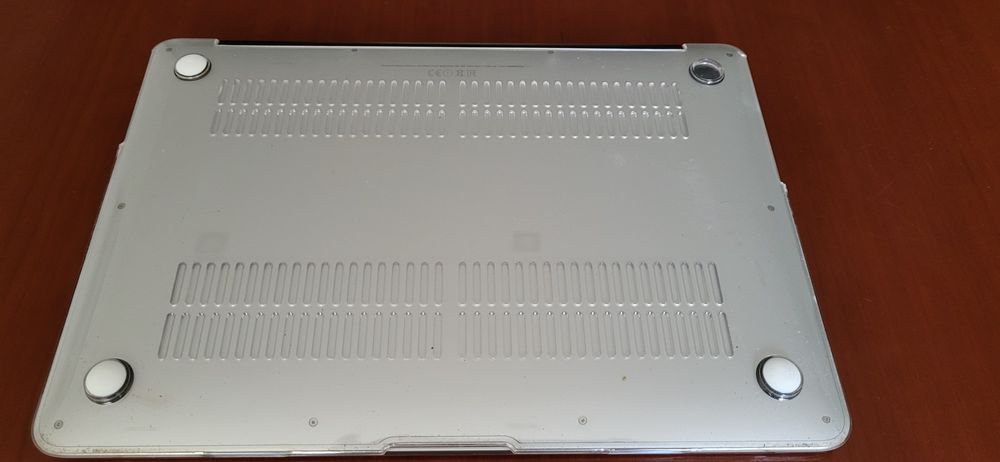 MacBook Air 13” modelo A1466 + SDXC 128GB