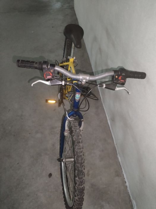 Vendo uma bicicleta para crianças até 12 anos, valor €30.