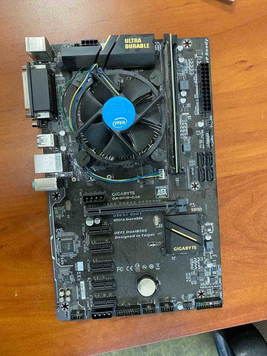 Материнська плата Gigabyte GA-H110-D3 з процесором і куллєром