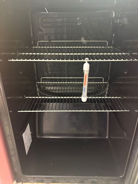 Witryna chłodnicza ta pod blatem Whirlpool ADN 140 B