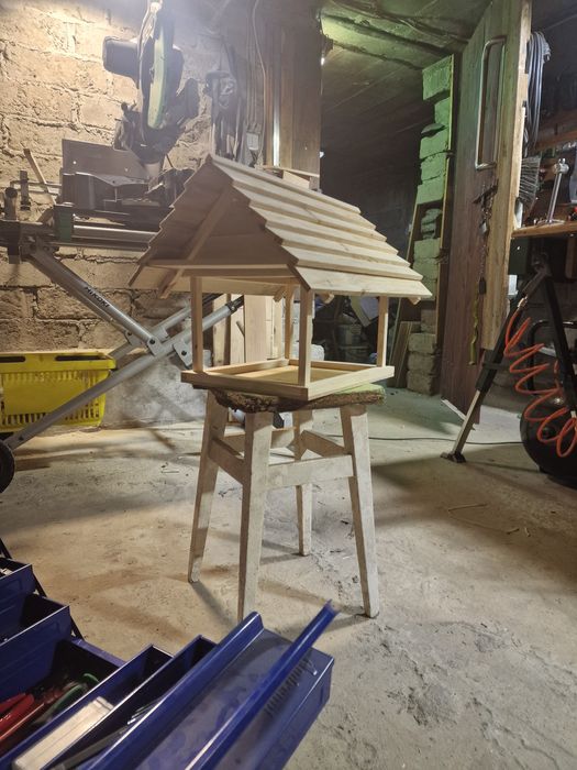 Duzy karmnik dla ptakow