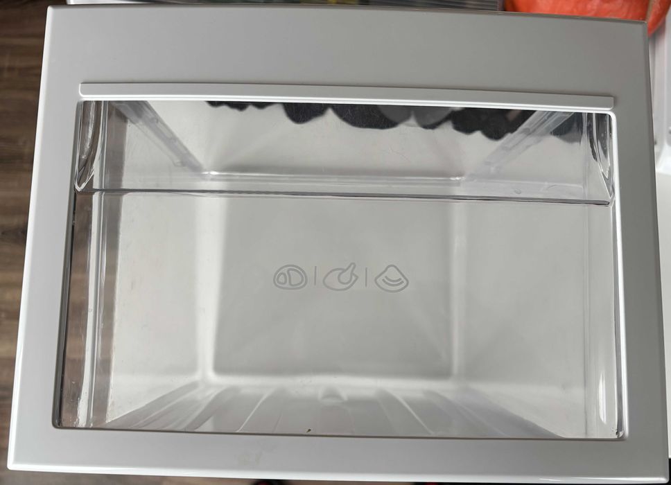 do lodówki side by side LG GR-L227HLQV, tu większa szuflada