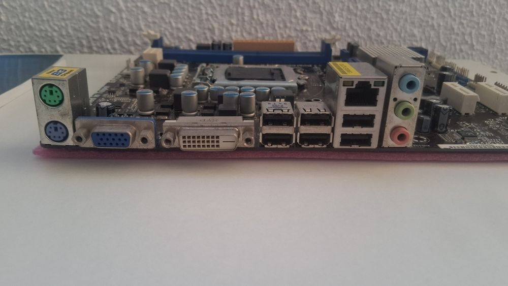 ASRock H61M-S Motherboard64750940870147123