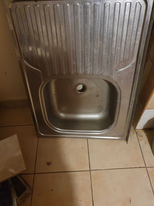 Zlew stalowy jednokomorowy.