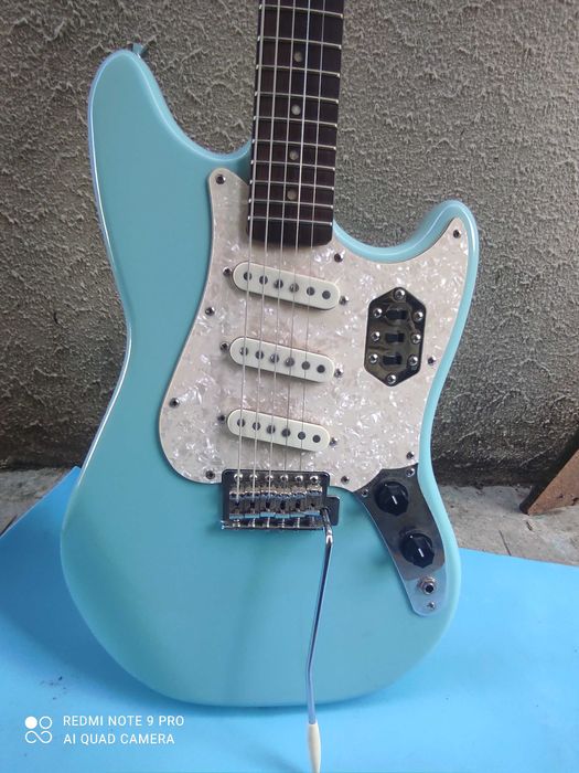 Fender Squier Paranormal Cyclone, Daphne Blue MODELO DESCONTINUADO
