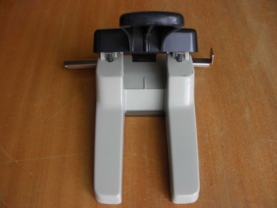 Furador de papel manual, Leitz