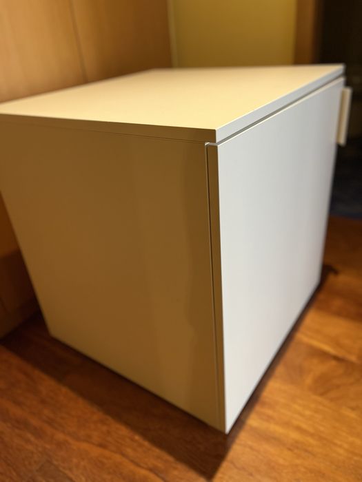 Móvel pequeno do Ikea