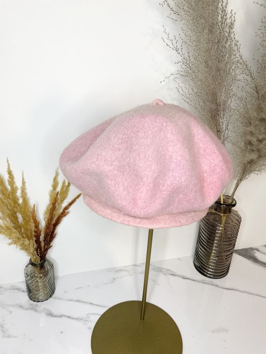 Beret pudrowy róż z wełną
