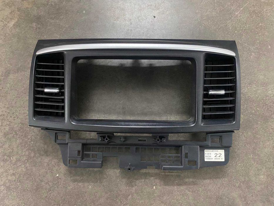 Рамка магнітоли дефлектор центральний Mitsubishi Lancer X 07-12р.