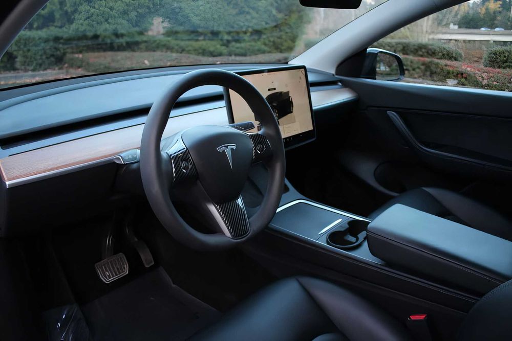 Tesla Model Y Long Range      2023