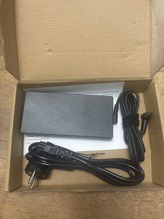 Uniwersalny zasilacz do laptopa