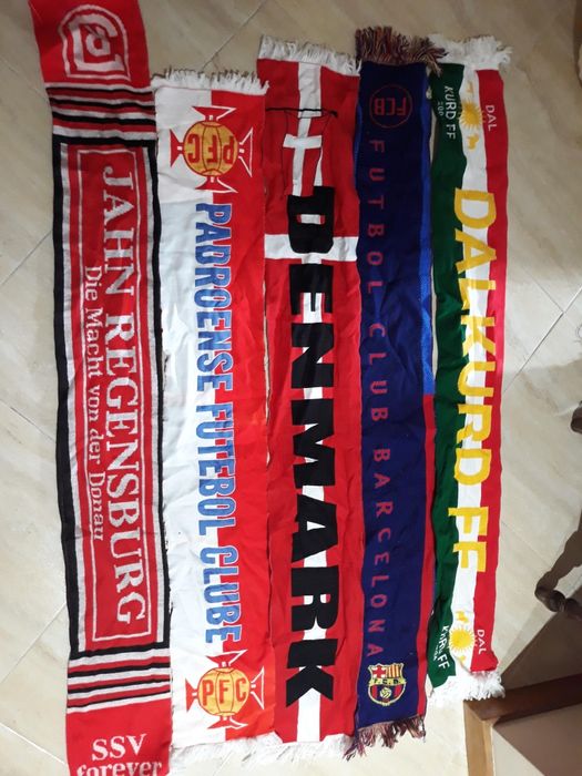 Varios cachecóis a varios preços