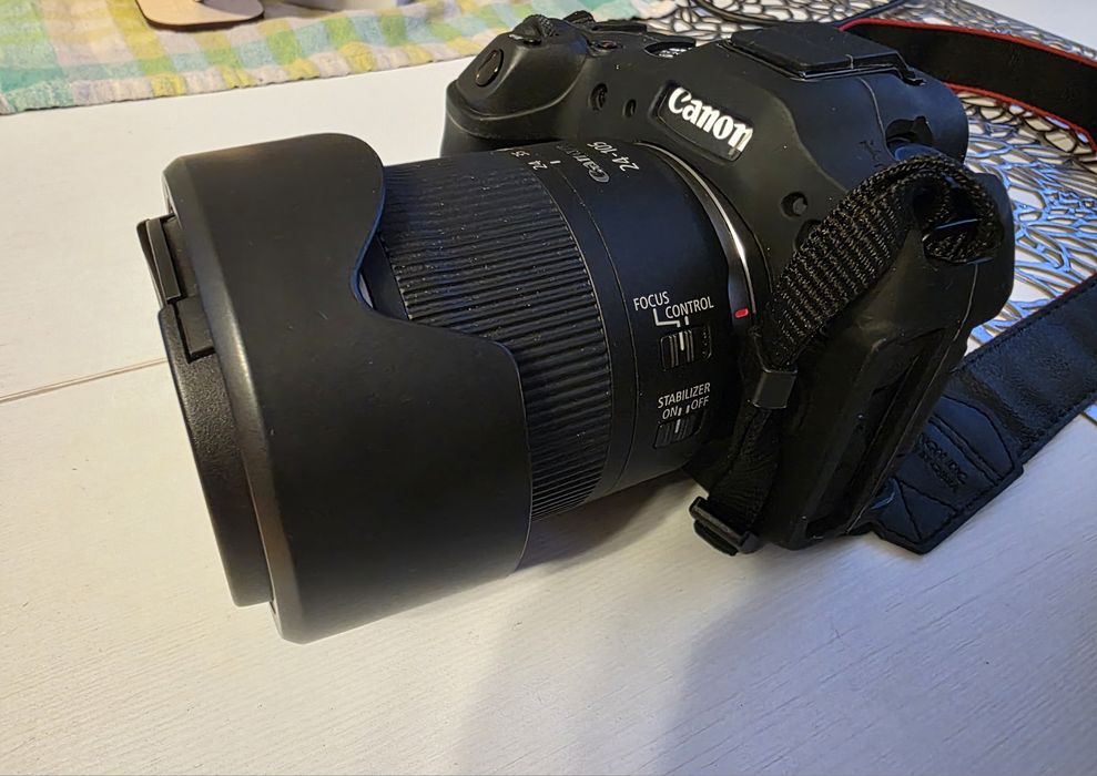 Canon R8 + obiektywy 16, 24-50, 24-100 + torba + 2 ładowarki