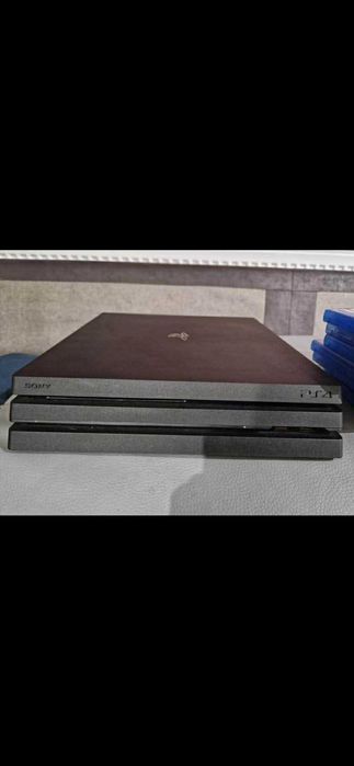 konsola ps4 z padem i grami