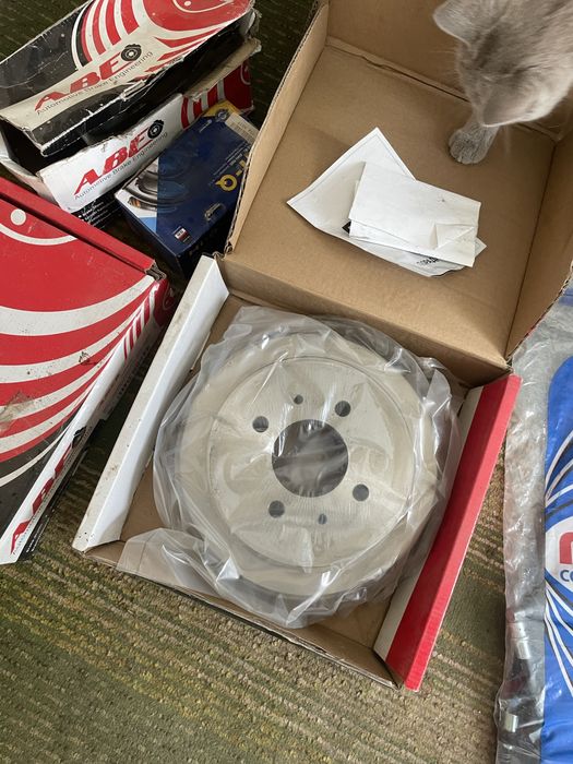 повний комплект гальмів mitsubishi carisma 1997