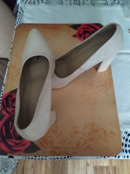 Buty damskie na obcasie