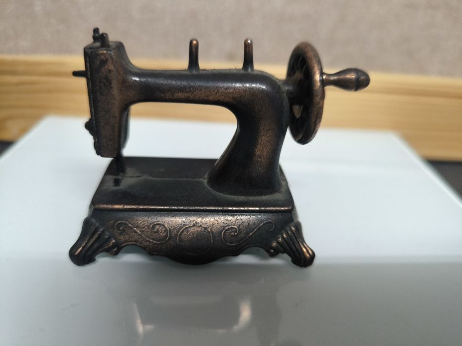 Afiadeira Máquina de Costura Vintage
Miniatura decorativa de uma máqui