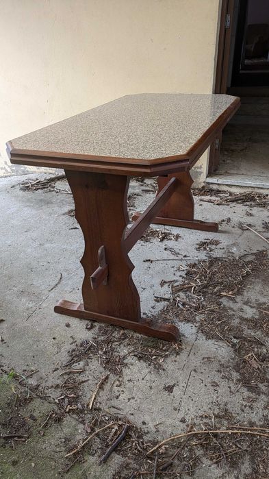 comeda  branca  espelho  +cama +mezinhas +comeda+2 mesas + sofas +arca