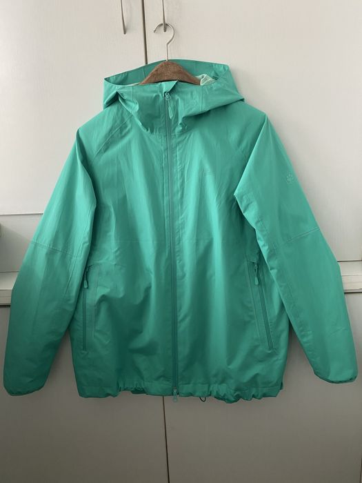 Жіноча водонепроникна куртка вітровка від  Jack Wolfskin
