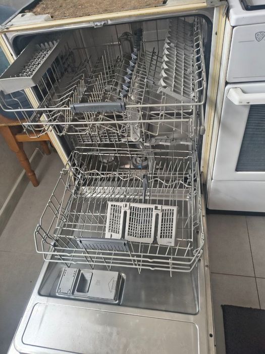 Продам посудомийну машину