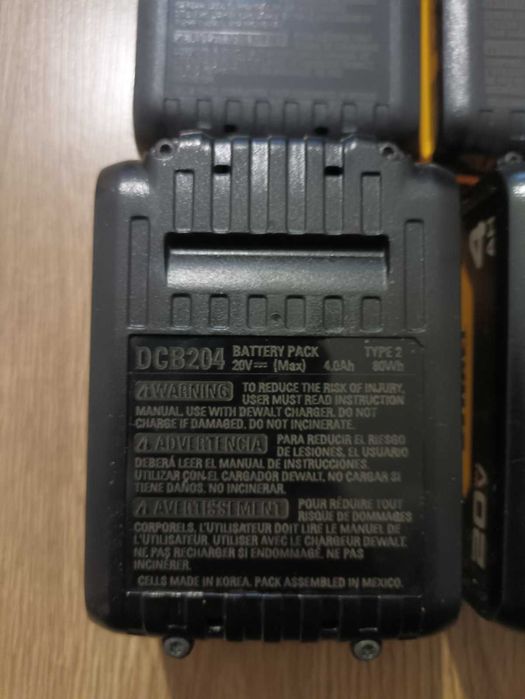 Dewalt DCB204 DCB203 DCB324-4 20V Max Li-ion Battery Pack