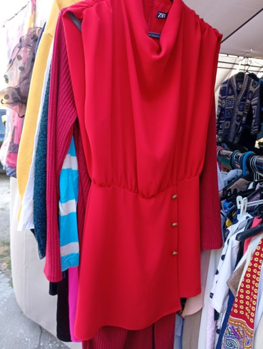 Vestidos e roupa de mulher semi nova 1€ apenas