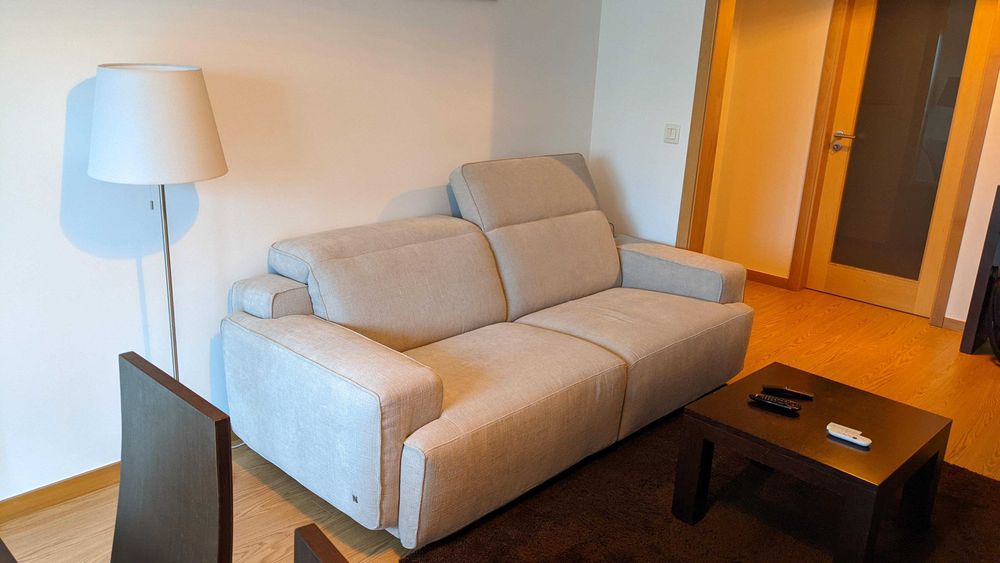 Sofá modelo Iago da Natuzzi em tecido