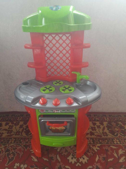 дитяча кухня в идеальному стані+іграшки у подарунок