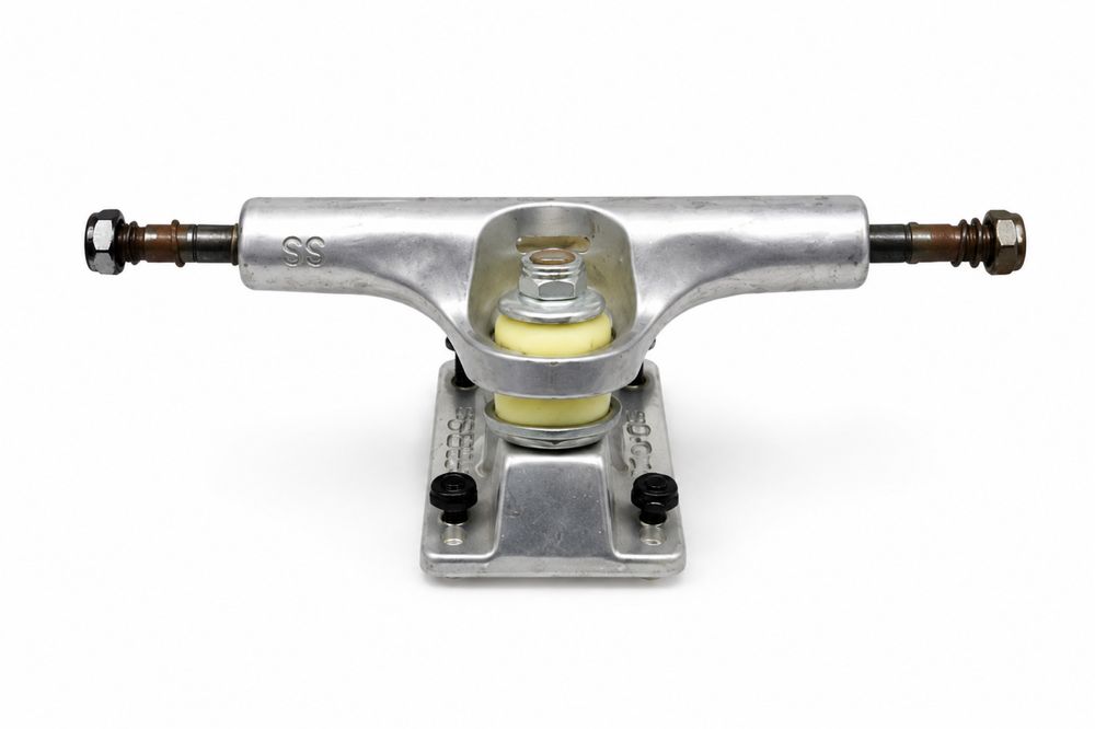 Combo Pro: Trucks Ace Hollow 33 (139mm) + Parafusos Independent