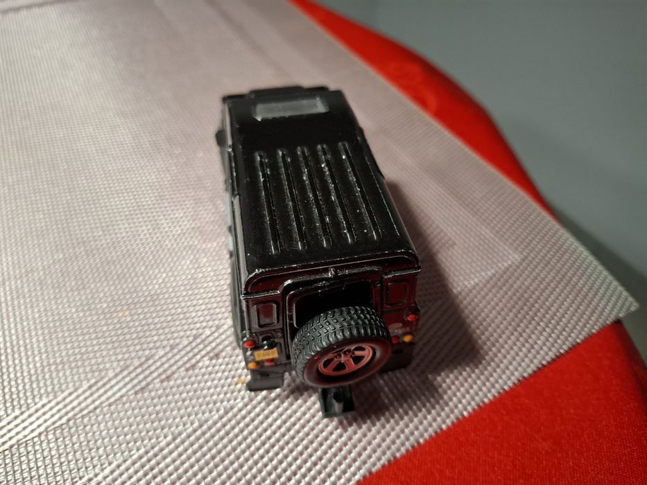 Land rover defender skala 1:31