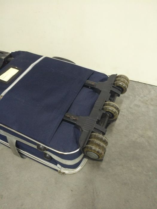 Mala de viagem para cabine com Trolley, medidas: 56/35/20cm
Perfeito e