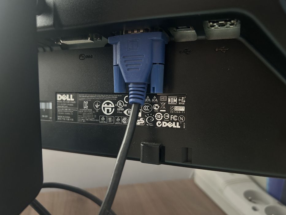 Monitor Dell 19 cali