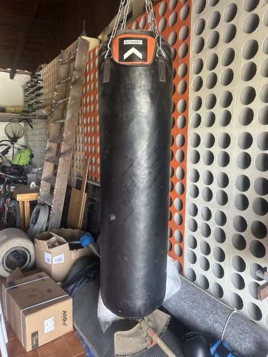 Saco de boxe sem luvas