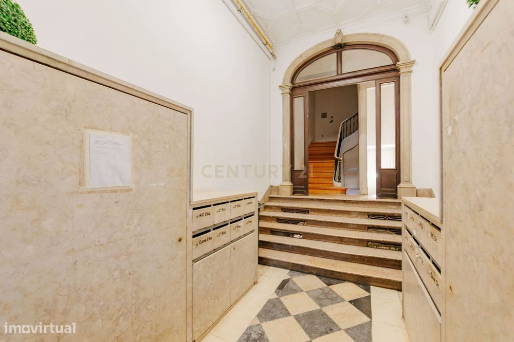 Apartamento T6 na Rua Alexandre Herculano - Oportunidade Única