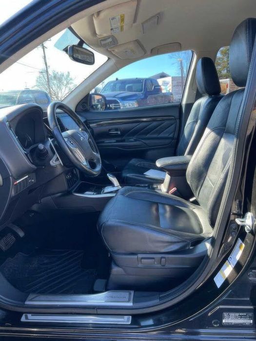 Mitsubishi Outlander PHEV SEL      2018