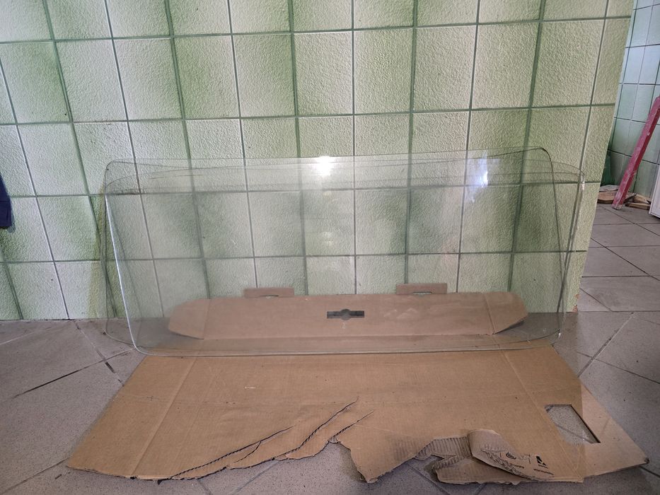 Duży fiat 125p przednia i tylna szyba