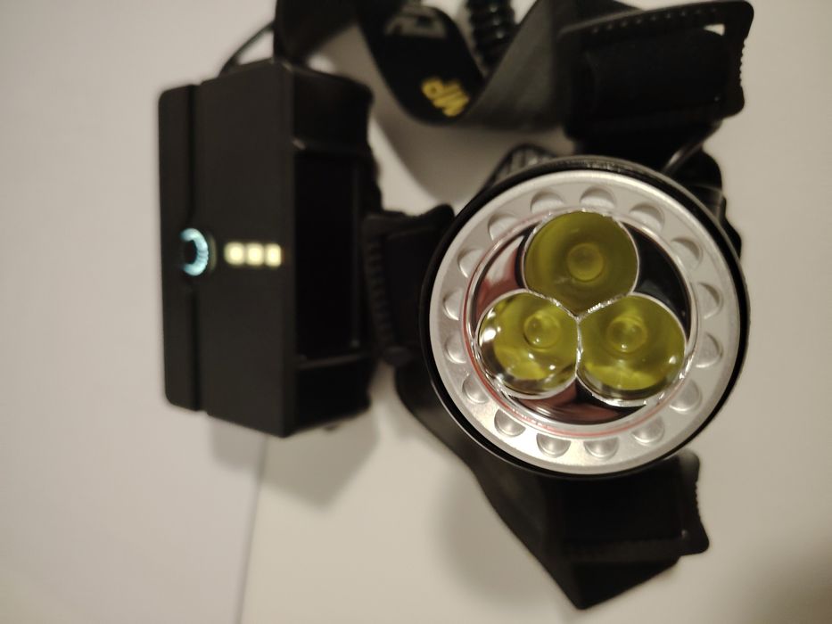 Farol XHP70 Triplo – Super Potente com Sensor de Indução