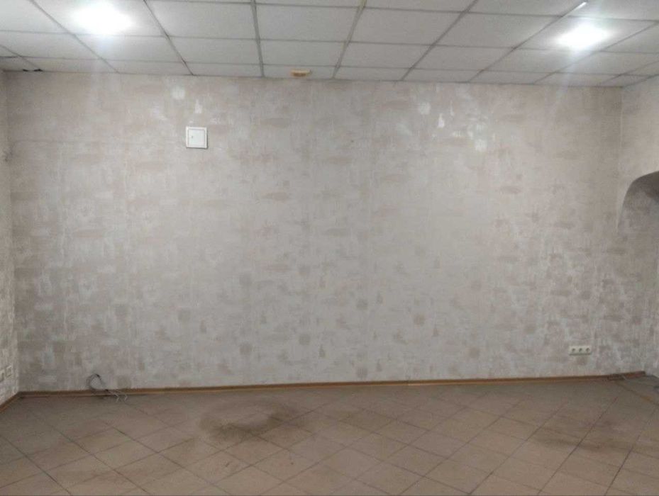 Оренда приміщення 38 м.кв. в центрі під офіс, перукарню, магазин...