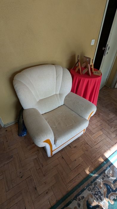 Recheio de casa | Cadeirão Bege em Bom estado