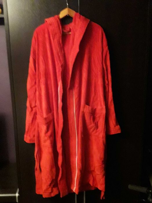 продам халат Puma Red